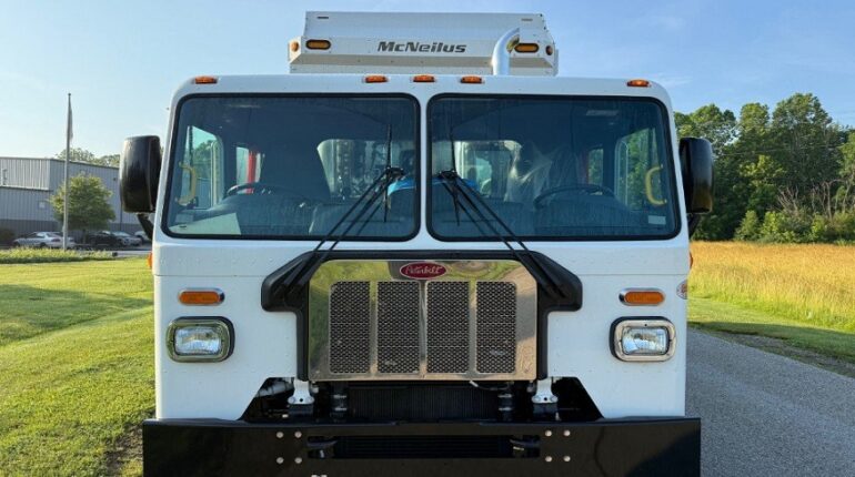 McNeilus Refuse Trucks